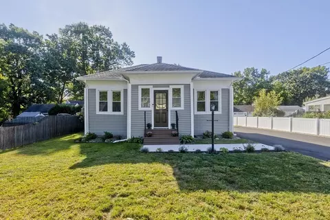 13 Pierce St, Agawam, MA 01030