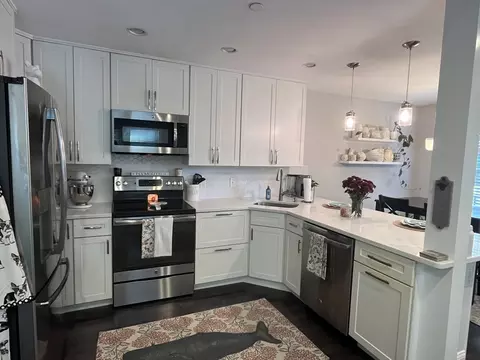 2 Suosso Ln #2, Plymouth, MA 02360