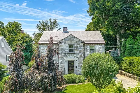24 Bellevue St, Newton, MA 02458
