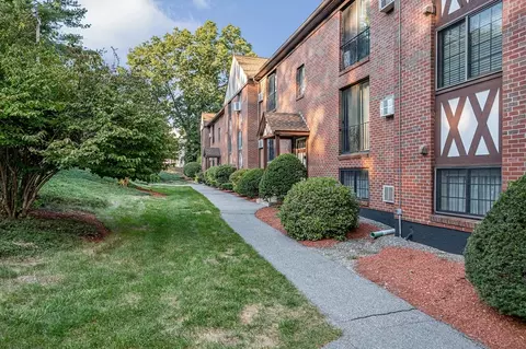 1229 Lawrence St #102, Lowell, MA 01852