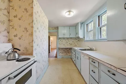 Kitchen - 129 Oak Hill Rd, Harvard, MA 01451 photo 1 of 1