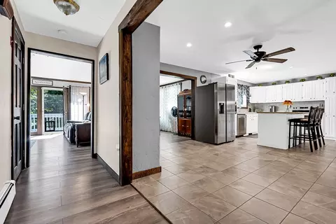 Entry Way - 14 Brown St, Spencer, MA 01562 photo 2 of 2