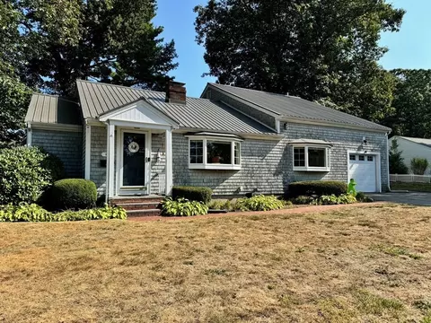 20 Moynihan Rd, Hamilton, MA 01982