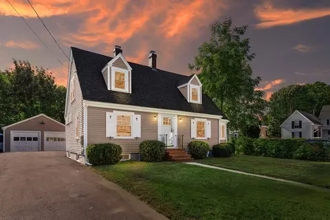 28 Powow St, Amesbury, MA 01913