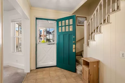 Entry Way - 18 Edith St, Everett, MA 02149 photo 2 of 3
