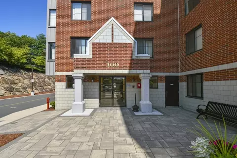 100 Ledgewood Dr #213, Stoneham, MA 02180