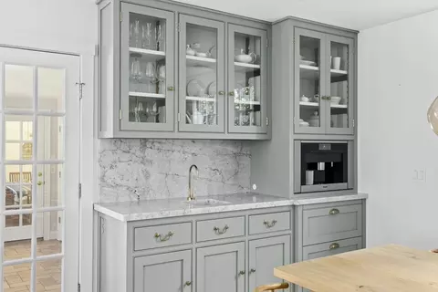 Kitchen - 688 Main St, Hingham, MA 02043 photo 4 of 5