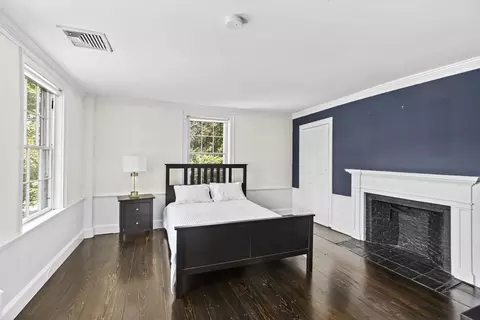 Bedroom - 688 Main St, Hingham, MA 02043 photo 3 of 6