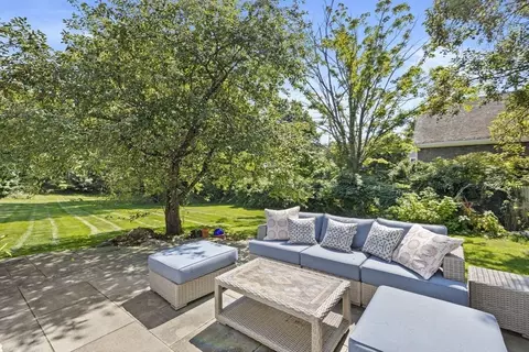 Exterior - 688 Main St, Hingham, MA 02043 photo 3 of 8