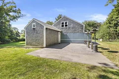 Exterior - 688 Main St, Hingham, MA 02043 photo 5 of 8