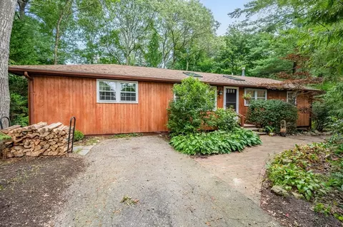44 Round Pond Dr, Falmouth, MA 02536