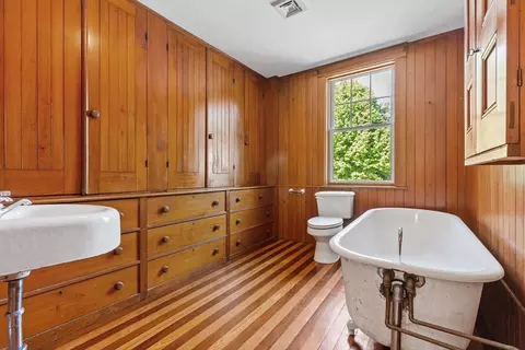 Bath - 49 Putnam Ave, Barnstable, MA 02635 photo 3 of 4