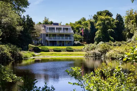 17 Juniper Hill Rd, Sandwich, MA 02537