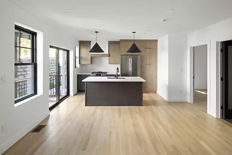 99 Fifth St #2, Cambridge, MA 02141