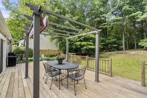 Exterior - 10 Glenview Rd, Sharon, MA 02067 photo 2 of 9
