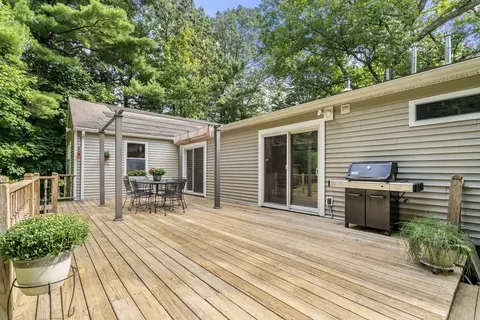 Exterior - 10 Glenview Rd, Sharon, MA 02067 photo 3 of 9