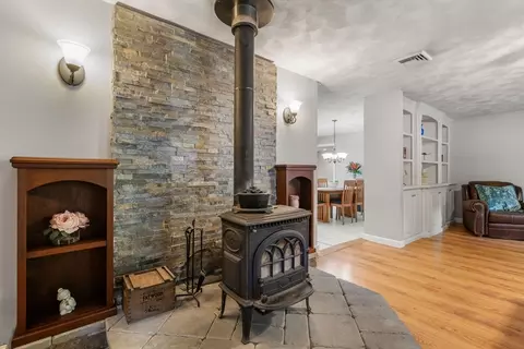 Entry Way - 10 Glenview Rd, Sharon, MA 02067 photo 1 of 1
