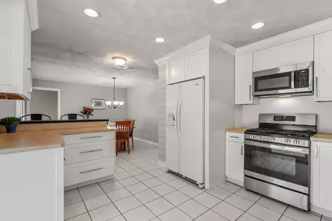 Kitchen - 10 Glenview Rd, Sharon, MA 02067 photo 3 of 3