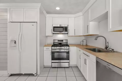 Kitchen - 10 Glenview Rd, Sharon, MA 02067 photo 2 of 3