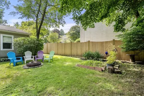 Exterior - 10 Glenview Rd, Sharon, MA 02067 photo 7 of 9