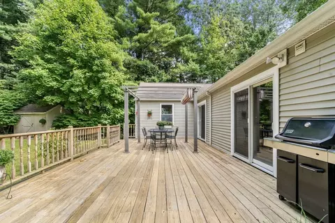 Exterior - 10 Glenview Rd, Sharon, MA 02067 photo 4 of 9