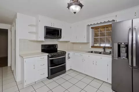 20 Rollins St, Springfield, MA 01109 photo 3