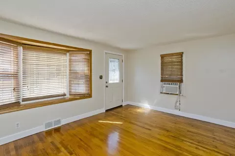 20 Rollins St, Springfield, MA 01109 photo 8