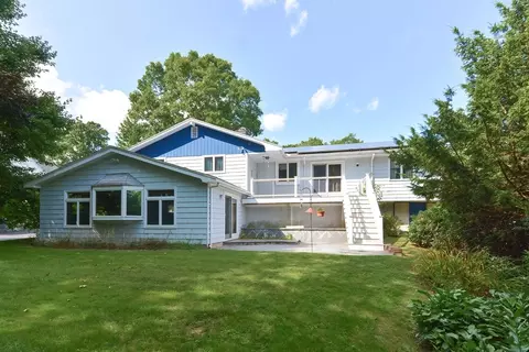 Exterior - 27 Nehoiden St, Needham, MA 02492 photo 2 of 6