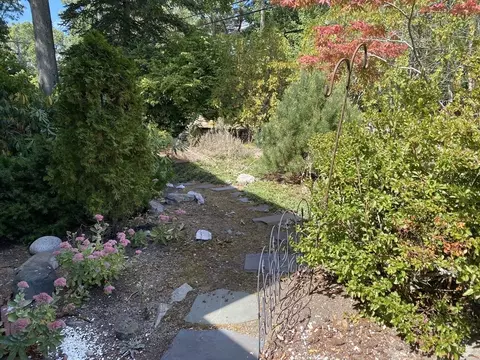 Exterior - 27 Nehoiden St, Needham, MA 02492 photo 5 of 6