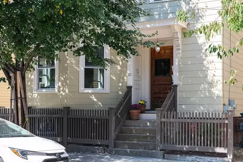 171 Elm St #1, Cambridge, MA 02139