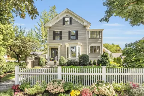 32 Lowell Rd, Concord, MA 01742