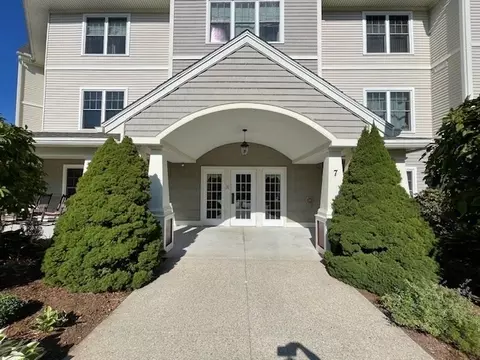 7 Crescent Way #305, Fiskdale, MA 01518