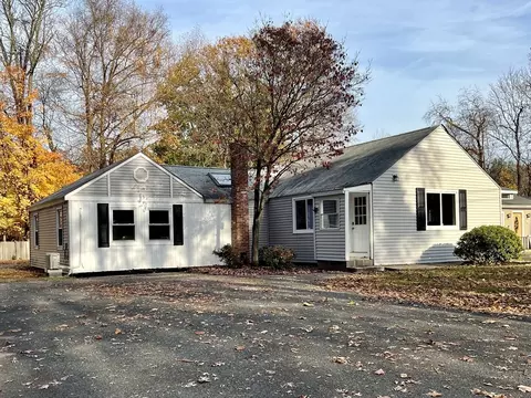 50 Sunset Ln, Longmeadow, MA 01106