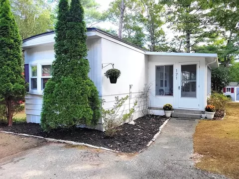 171 Pineview Ter, Wareham, MA 02576