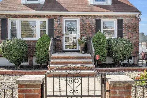 13 Griswold St, Everett, MA 02149 photo 2