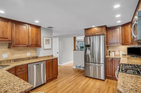 13 Griswold St, Everett, MA 02149 photo 4