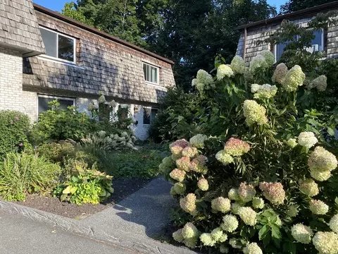 73 Bridge St #10, Northampton, MA 01060