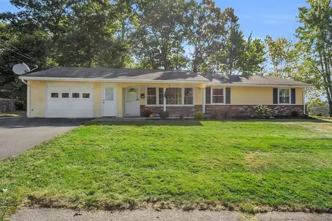 1 Alan Rd, Hudson, MA 01749