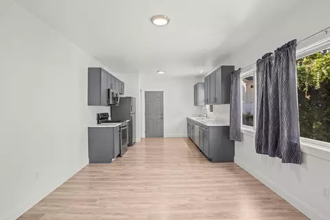 81 John St, Reading, MA 01867 photo 5