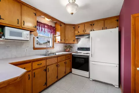 15 Carter Dr, Chicopee, MA 01013 photo 3