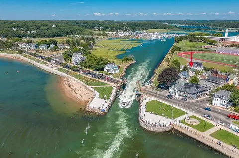 8 Perkins Rd, Gloucester, MA 01930