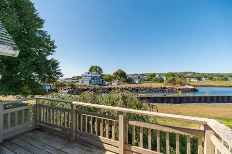 8 Perkins Rd, Gloucester, MA 01930 photo 4