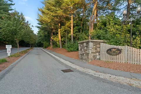39 Fairway Ln #39, Blackstone, MA 01504