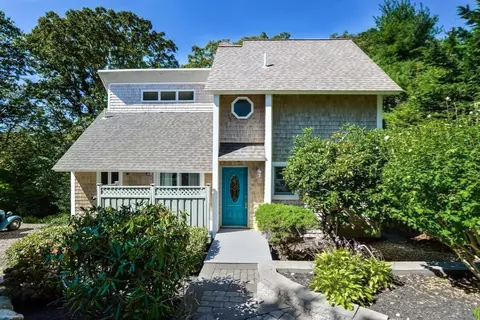 41 Halyard Ln, Mashpee, MA 02649