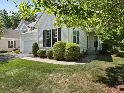18 Arbor Glen Dr #18, Stow, MA 01775