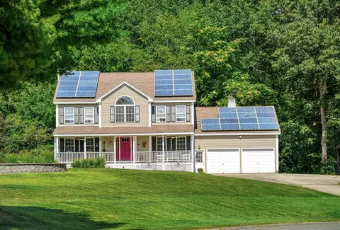 10 Rolling Meadow Ln, Westford, MA 01886