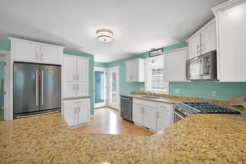 139 Onset Ave, Buzzards Bay, MA 02532 photo 17