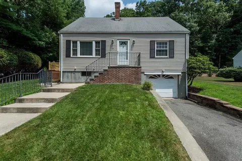 22 Hiawatha Rd, Woburn, MA 01801