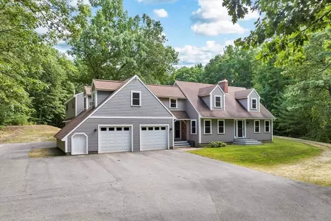 Exterior - 131 Castle Hill Rd, Windham, NH 03087 photo 2 of 7