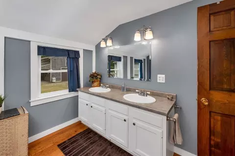 Bath - 131 Castle Hill Rd, Windham, NH 03087 photo 1 of 3